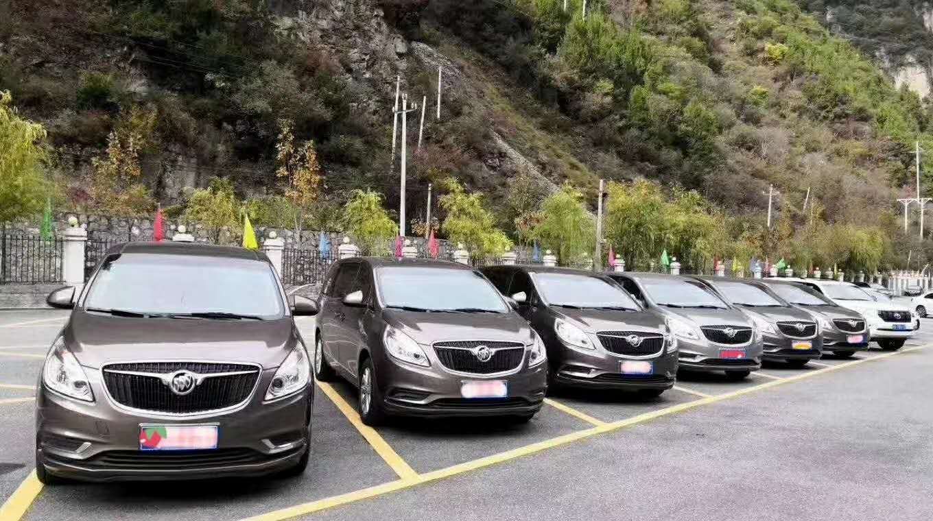 成都租商務車自駕游大概多少錢一天