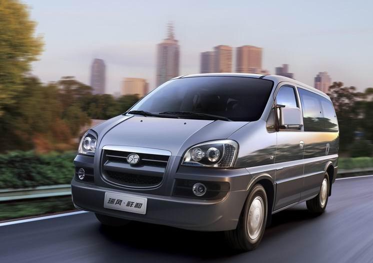 成都11座商務(wù)車租車一天多少錢，影響租車價(jià)格的因素