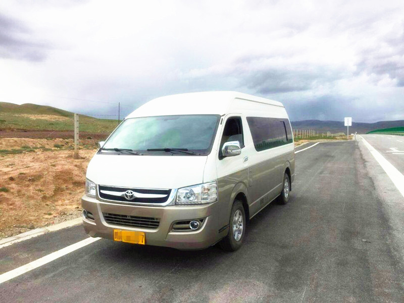 成都租車應(yīng)該怎么租，中巴車大巴車租賃