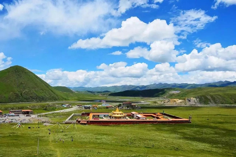 國(guó)慶去哪里玩，成都租車自駕去川西，一個(gè)景色媲美西藏的地方