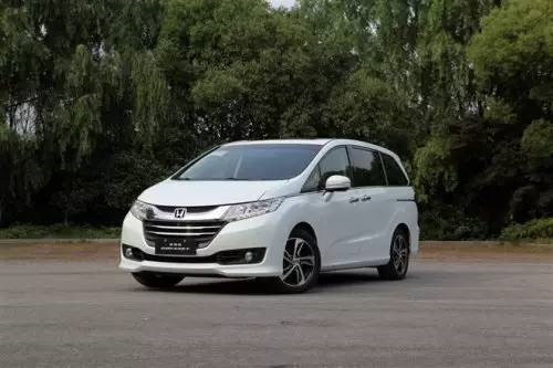 秋冬時(shí)節(jié)天氣轉(zhuǎn)涼，租車使用時(shí)到底要不要熱